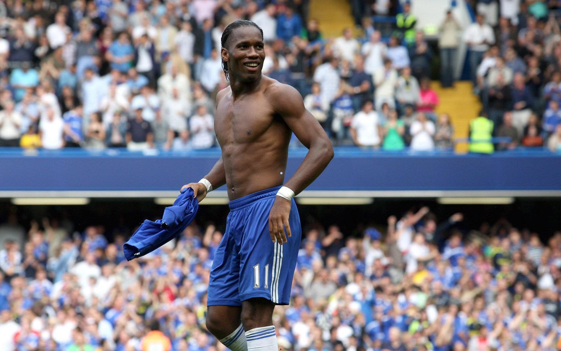 绿茵场上的初心守护者，年轻球员在职业对抗中延续童年魔法